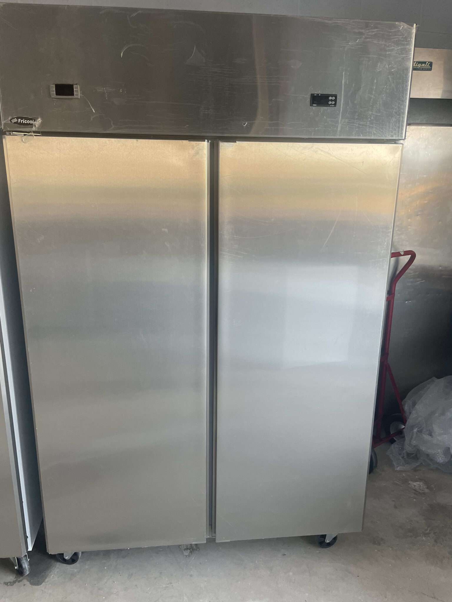 Two doors Stainless steel freezer. - Resturant Appliances
